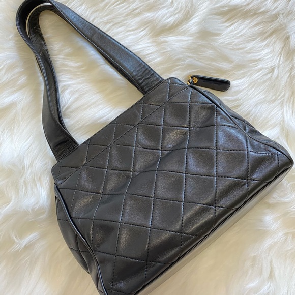 Authentic vintage Chanel lamp skin CC logo handbag - Picture 7 of 11